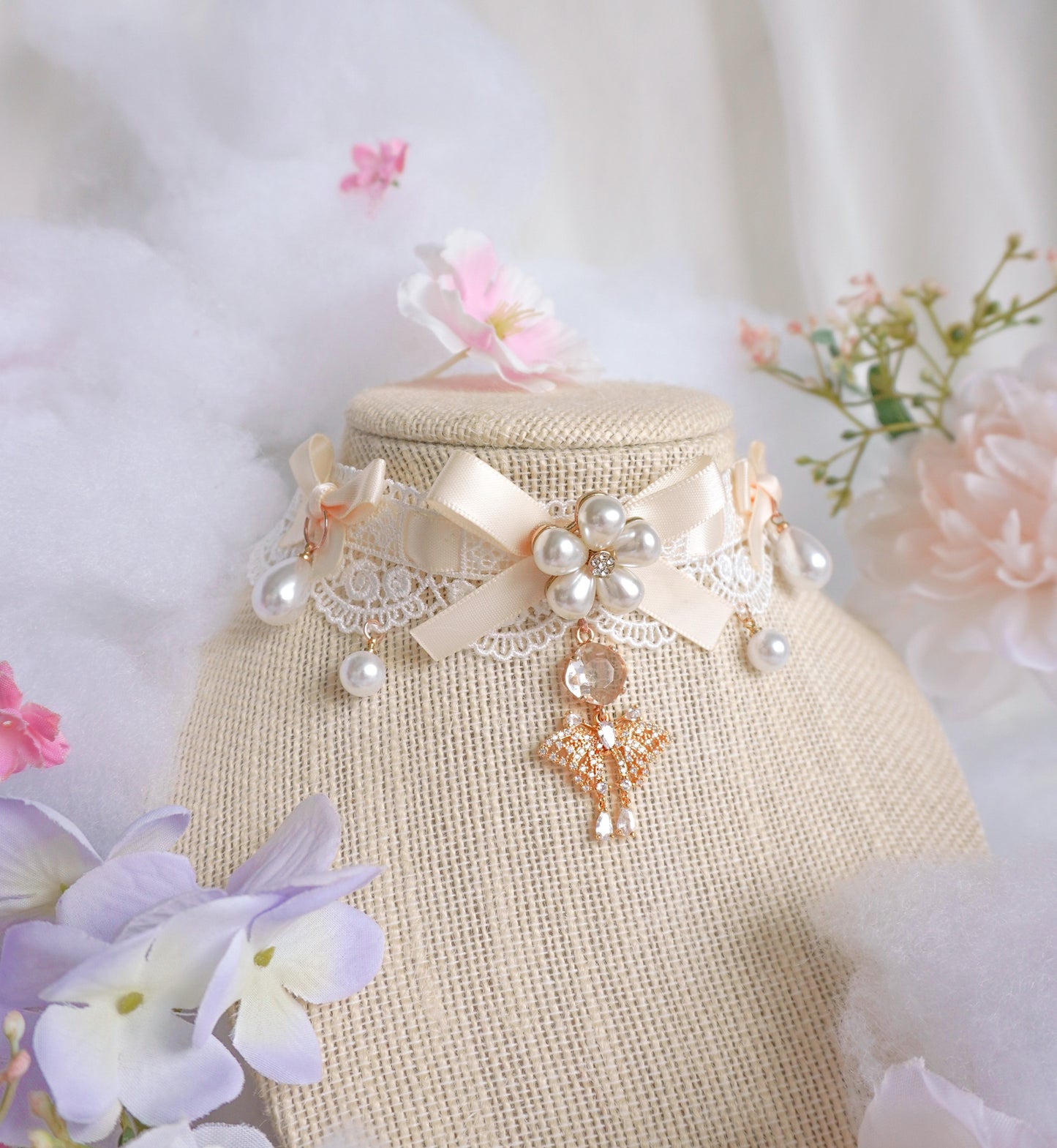 Crème fraîche Moth Choker