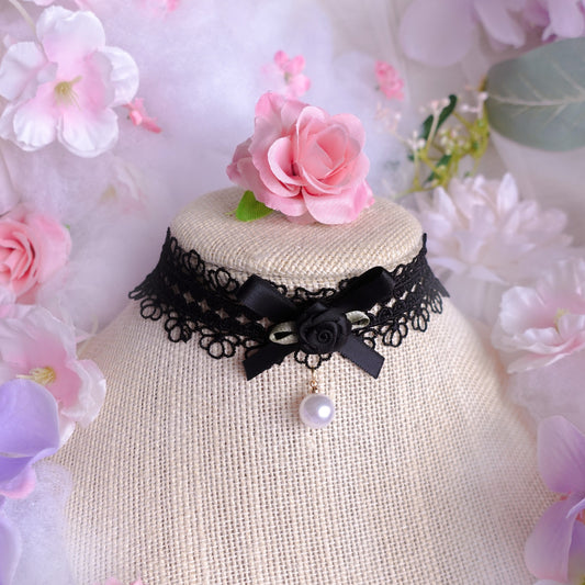 Black Sesame Choker