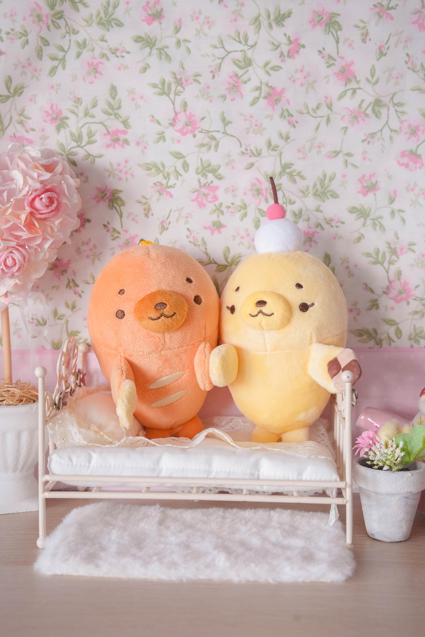 PREORDER ✿ Baguette & Condensed Milk ♡ Seal Keychain